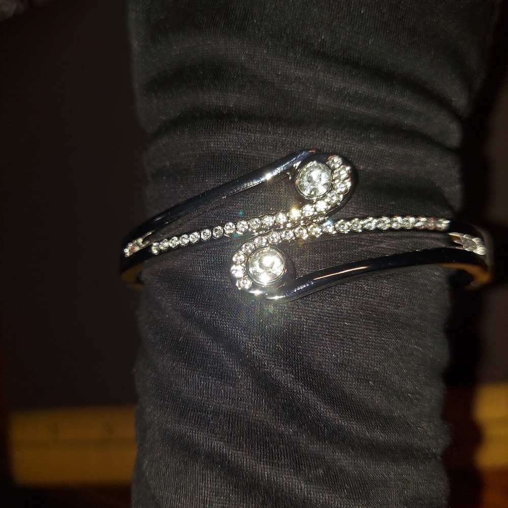 Stunning clip on bracelet silver and cz
